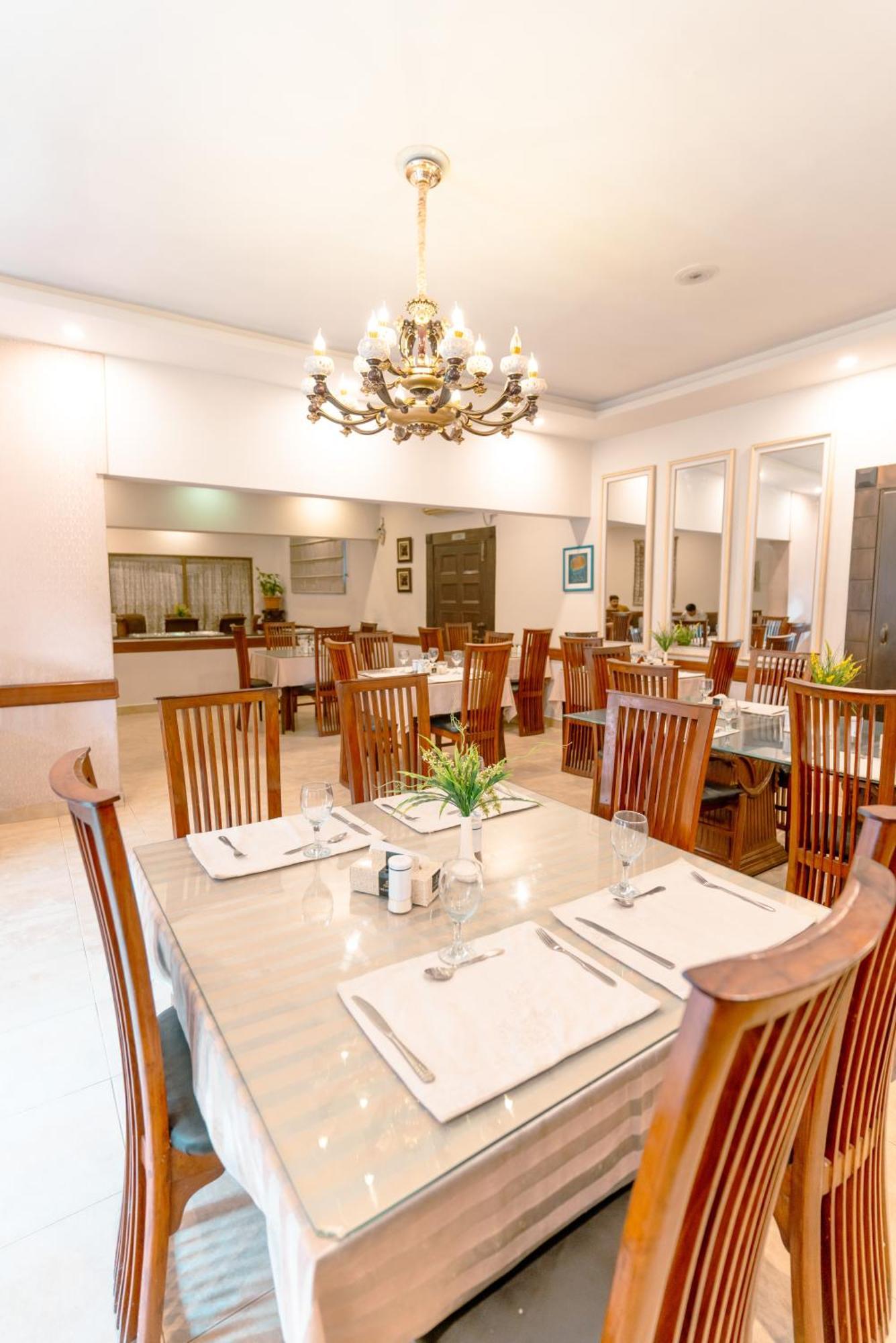 Vip House Peshawar Hotel Kültér fotó